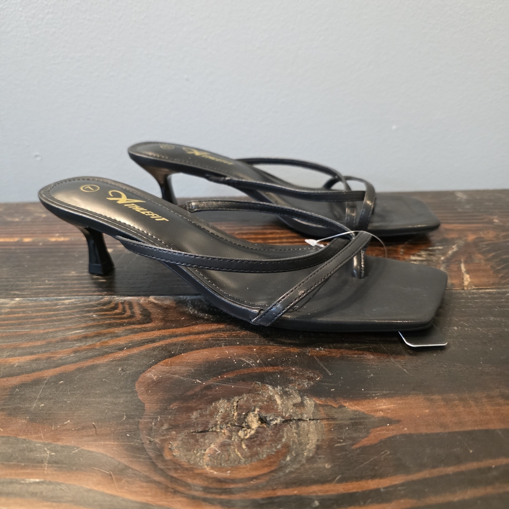 Elegant Black Heels Size 7 Kitten Heels NEW!! - Picture 2 of 4